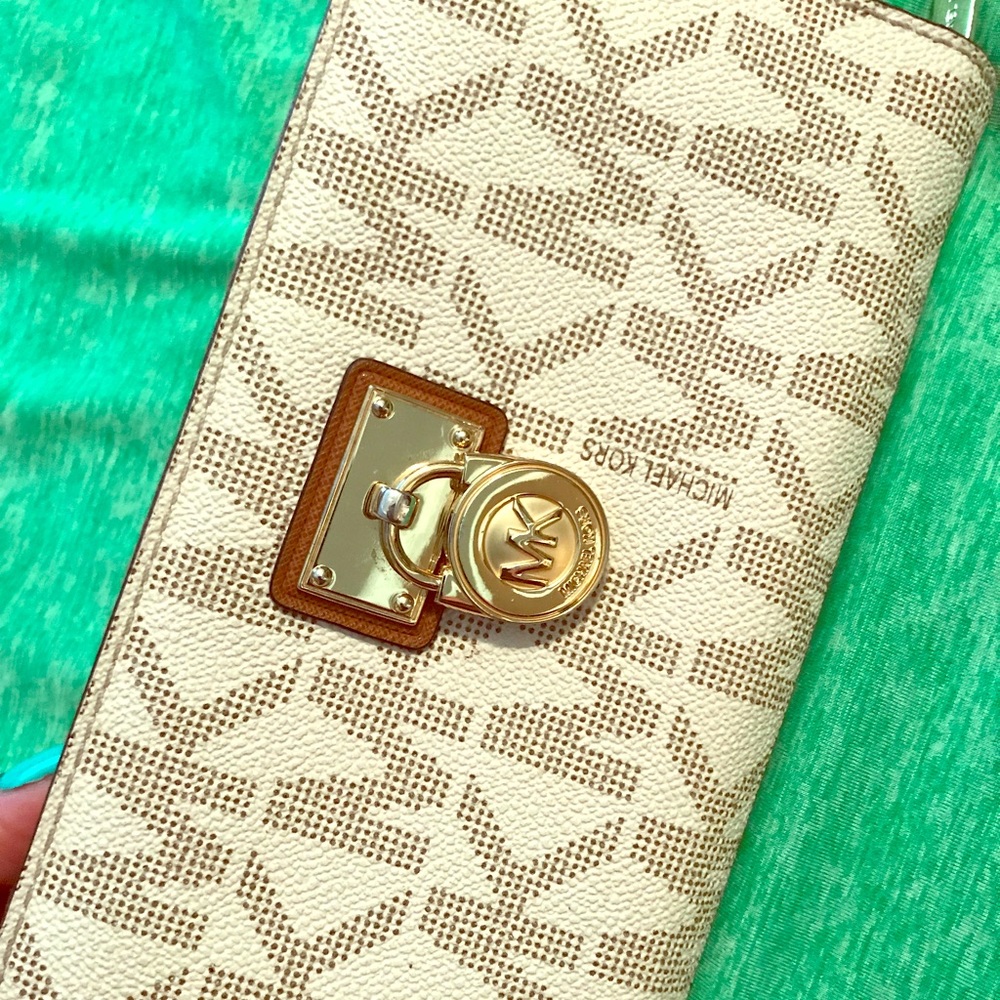 Michael Kors wallet